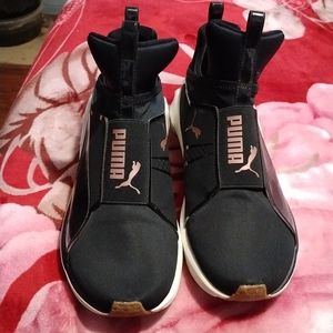Pumas high top shoes